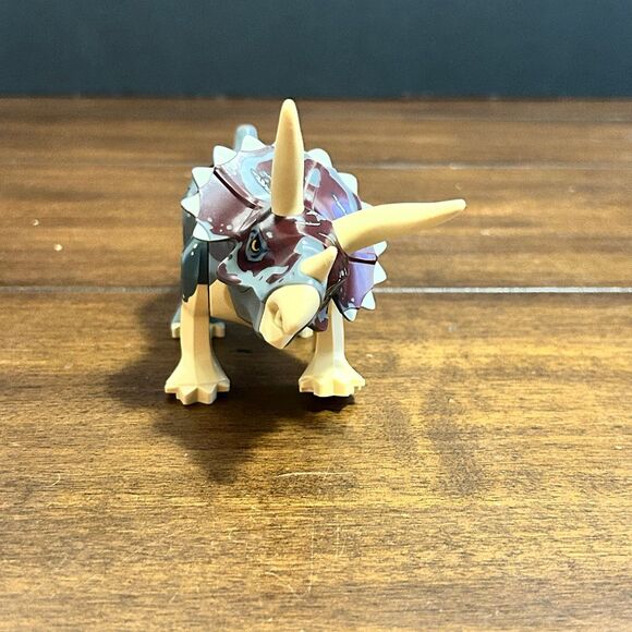 LEGO Triceratops, Jurassic World Dominion Dinosaur, Dark Red - Picture 2 of 7